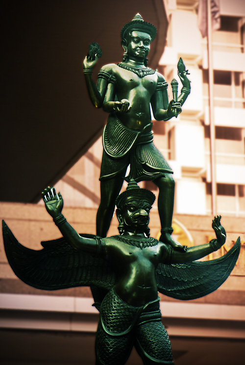 Narayana et Garuda statue Bangkok Thailande
