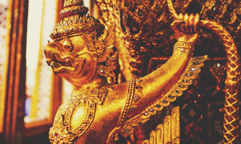 Statue de Garuda Khrut dorée au wat Pho