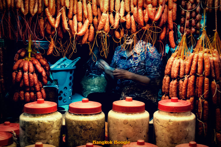 Stand de saucisses khmere au marché O'russei 
